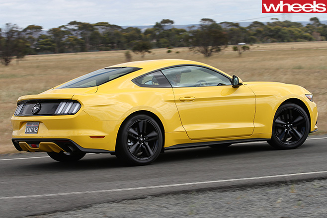 Ford -Mustang -driving -side