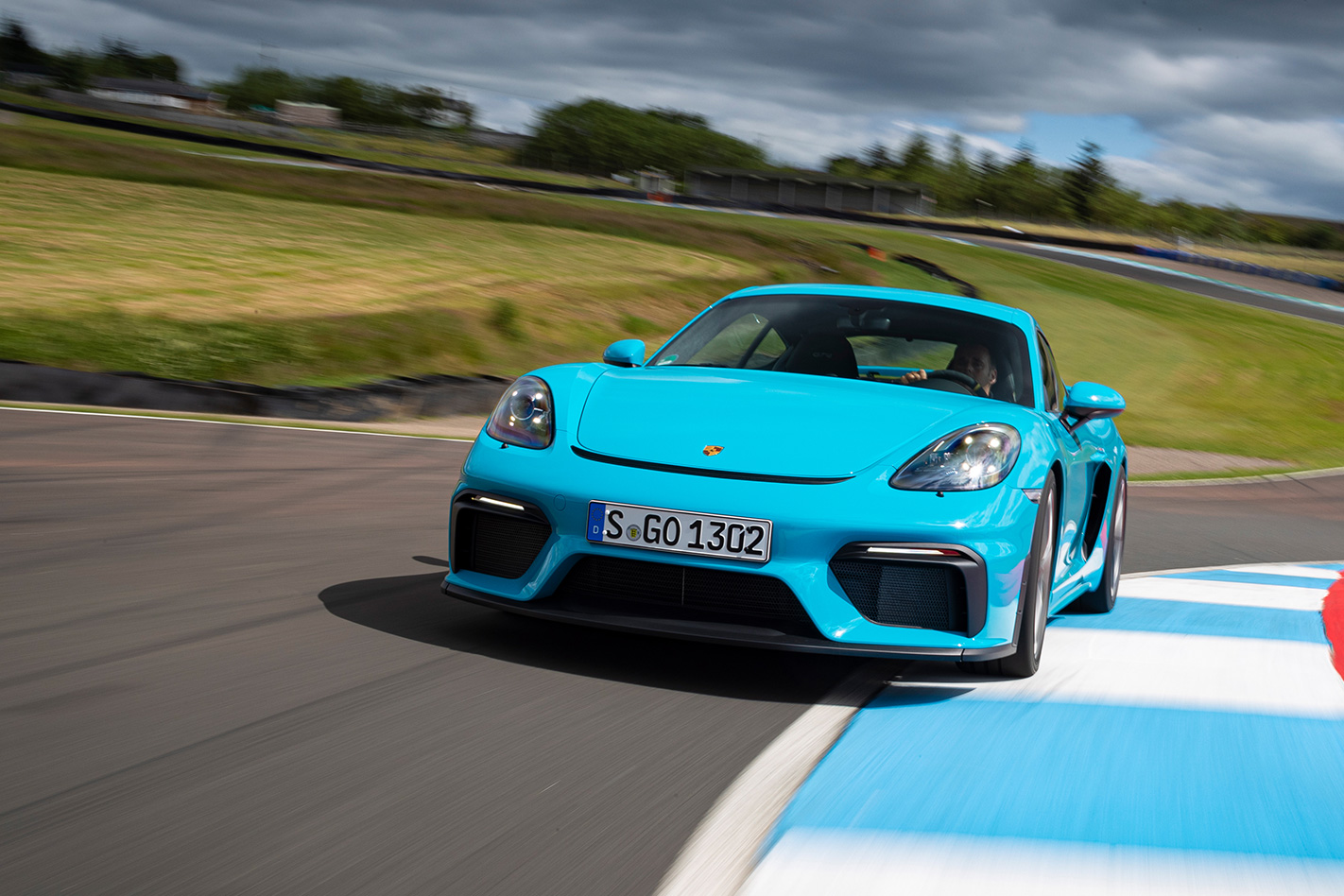 porsche cayman gt4