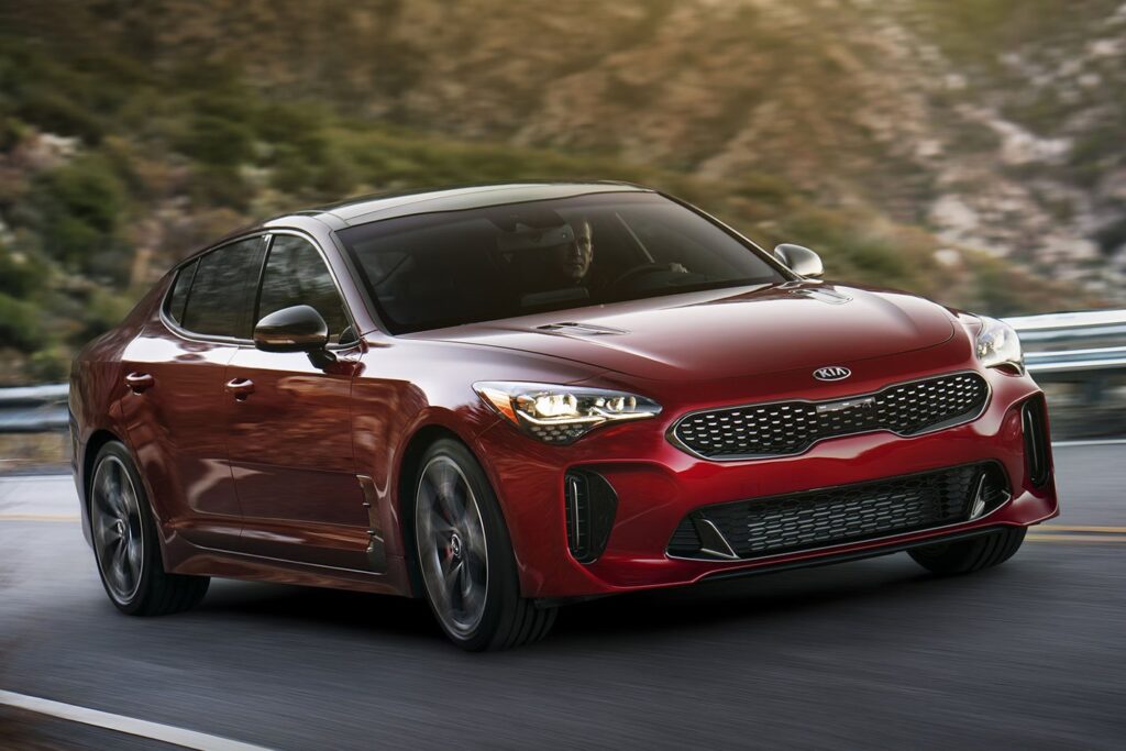 Kia_Stnge_Action_head