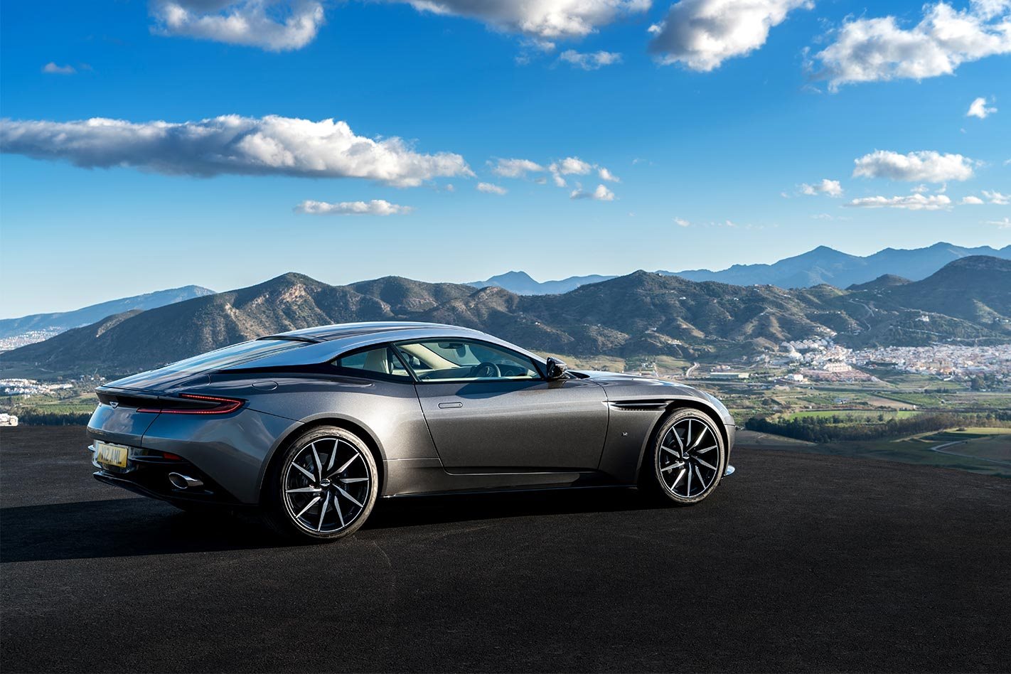 Aston Martin DB11 1
