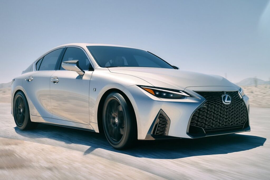 2021 lexus IS
