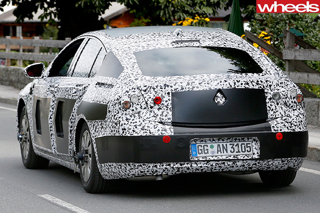 Opel -insignia -spy -pic -rear