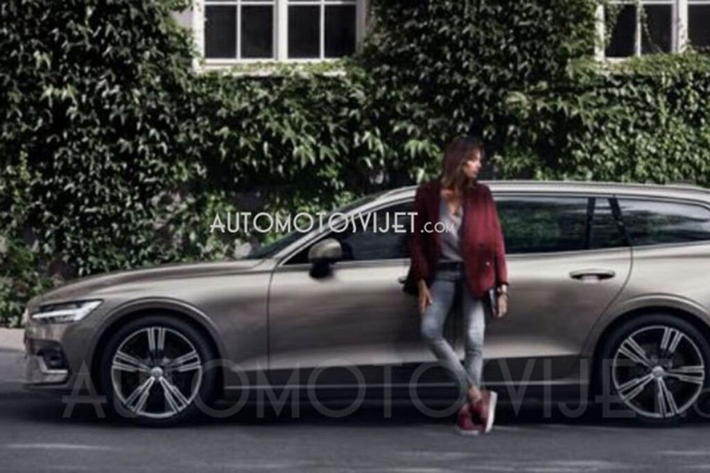 2018 Volvo V60 leaked online 5.j