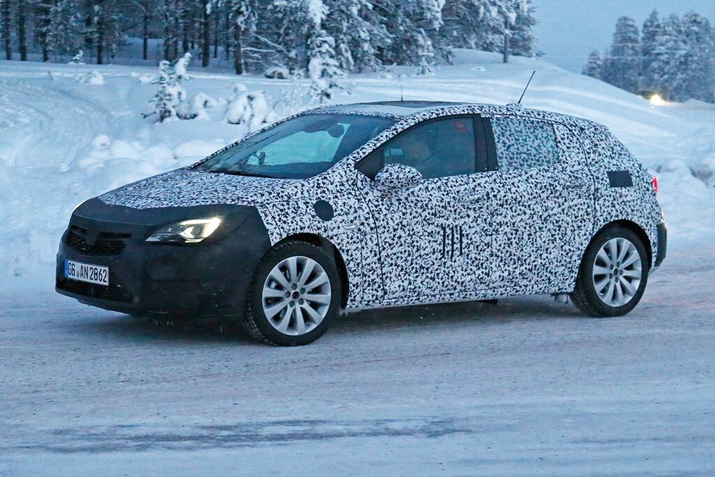 Holden Opel Astra spy pics