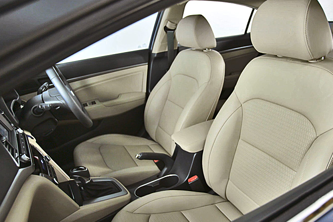 Hyundai Elantra interior