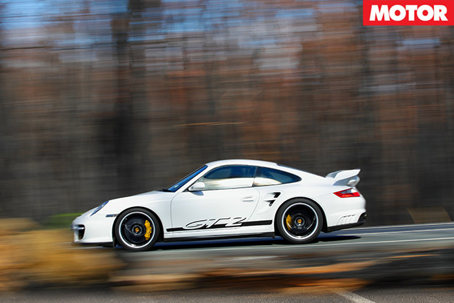 Nissan -GT-R-vs -Porsche -911-GT2-embed -11