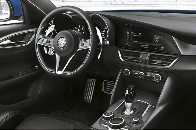 2017 Alfa Romeo Giulia Veloce - interior