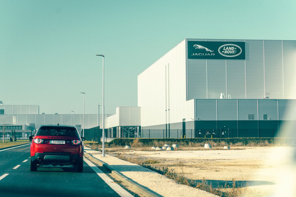 Ex Rover Factory Inside Land Rover's Defender factory: they don't make 'em where they ...
