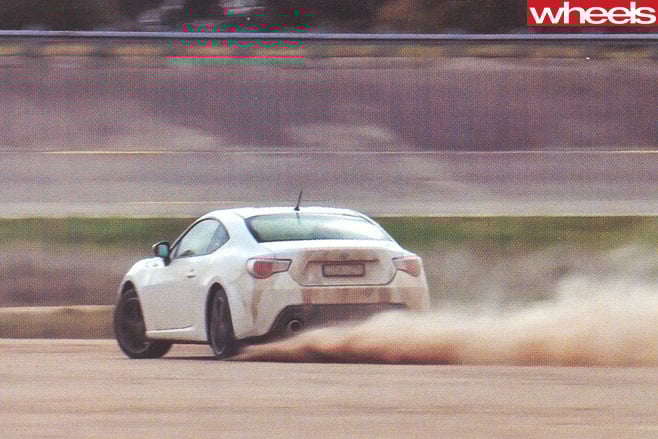 Toyota -86-driftingjpg