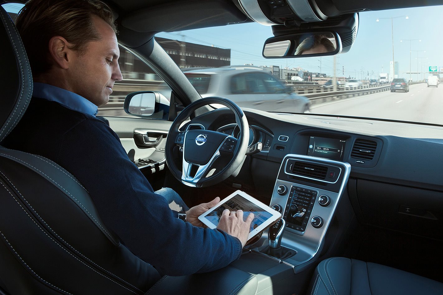 Person uses iPad whilst driving