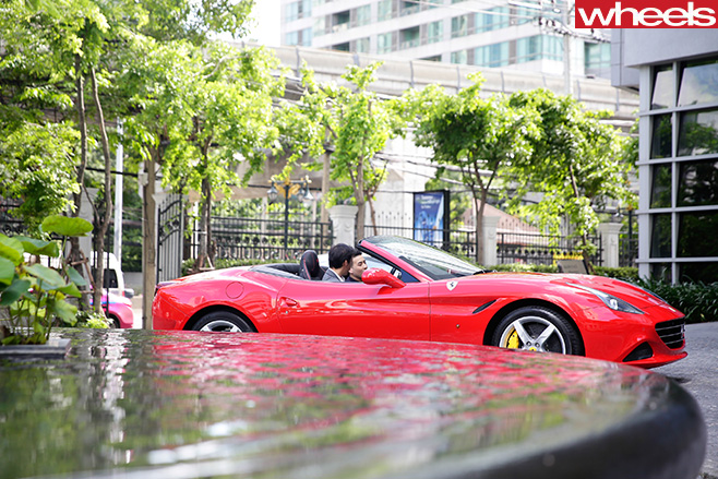 Ferrari -California -T-driving