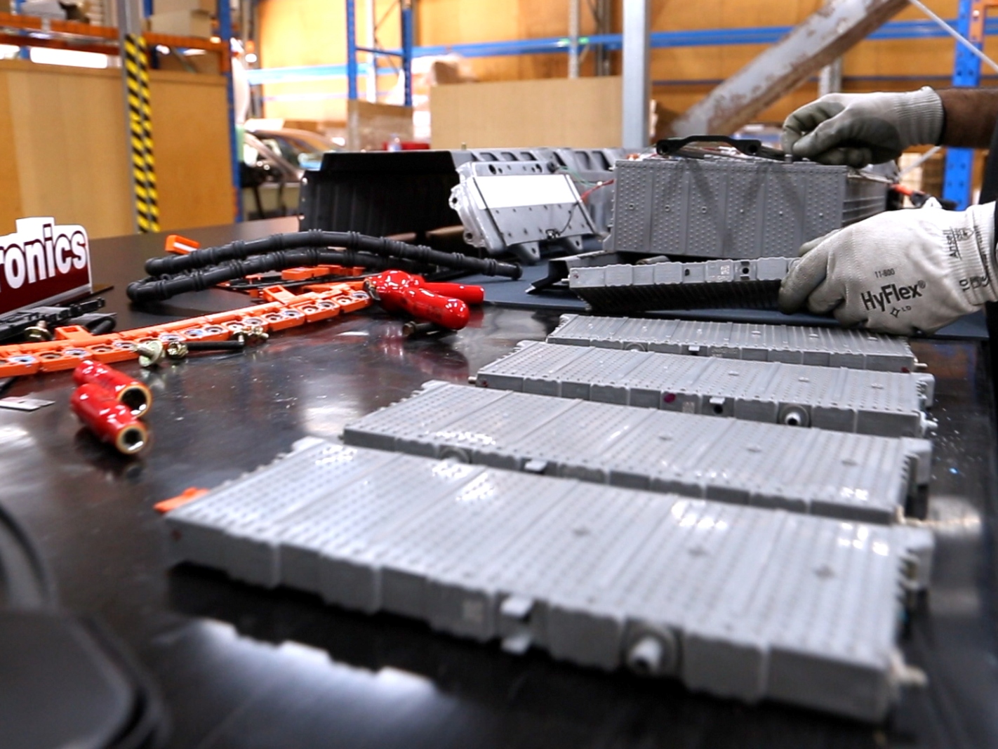 Removing hybrid battery cells