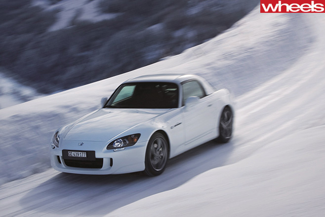 Honda -S2000-driving -in -snow