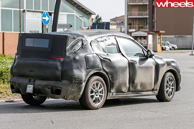 Alfa -romeo -stelvio -rear -side