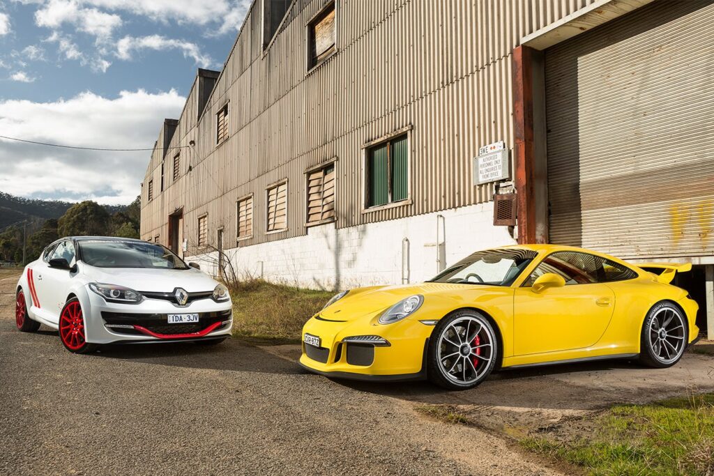 Porsche 911 GT3 vs Renault Megane Trophy-R