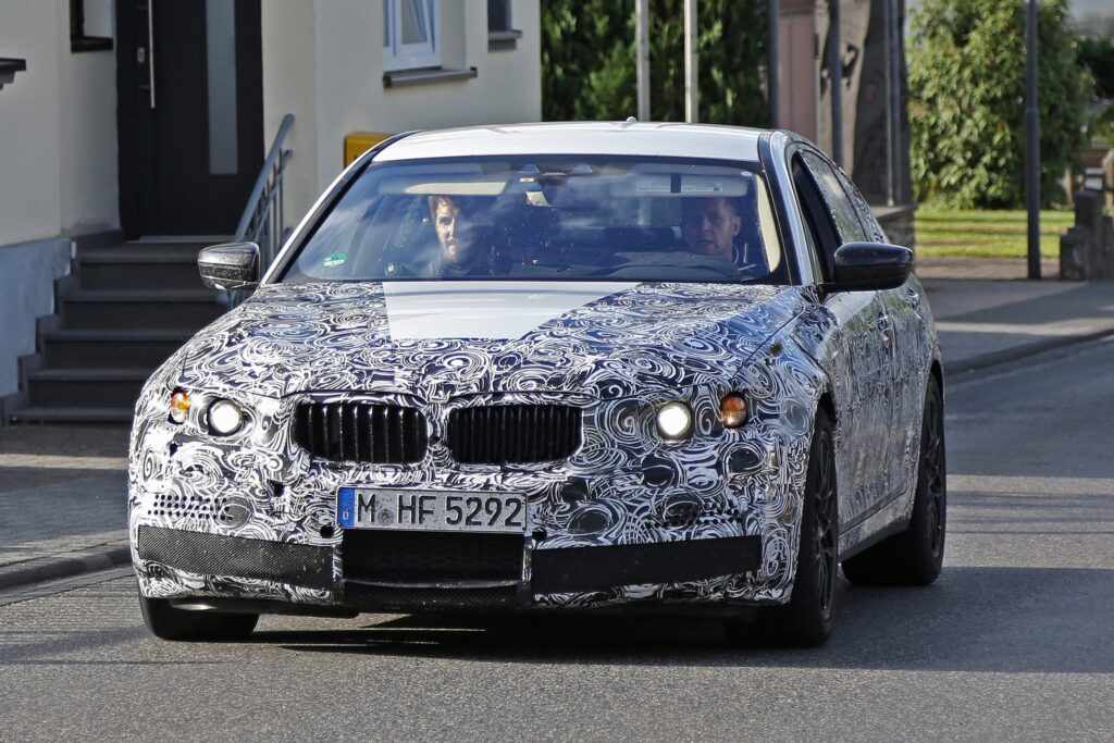 2017 BMW M5 spy pics
