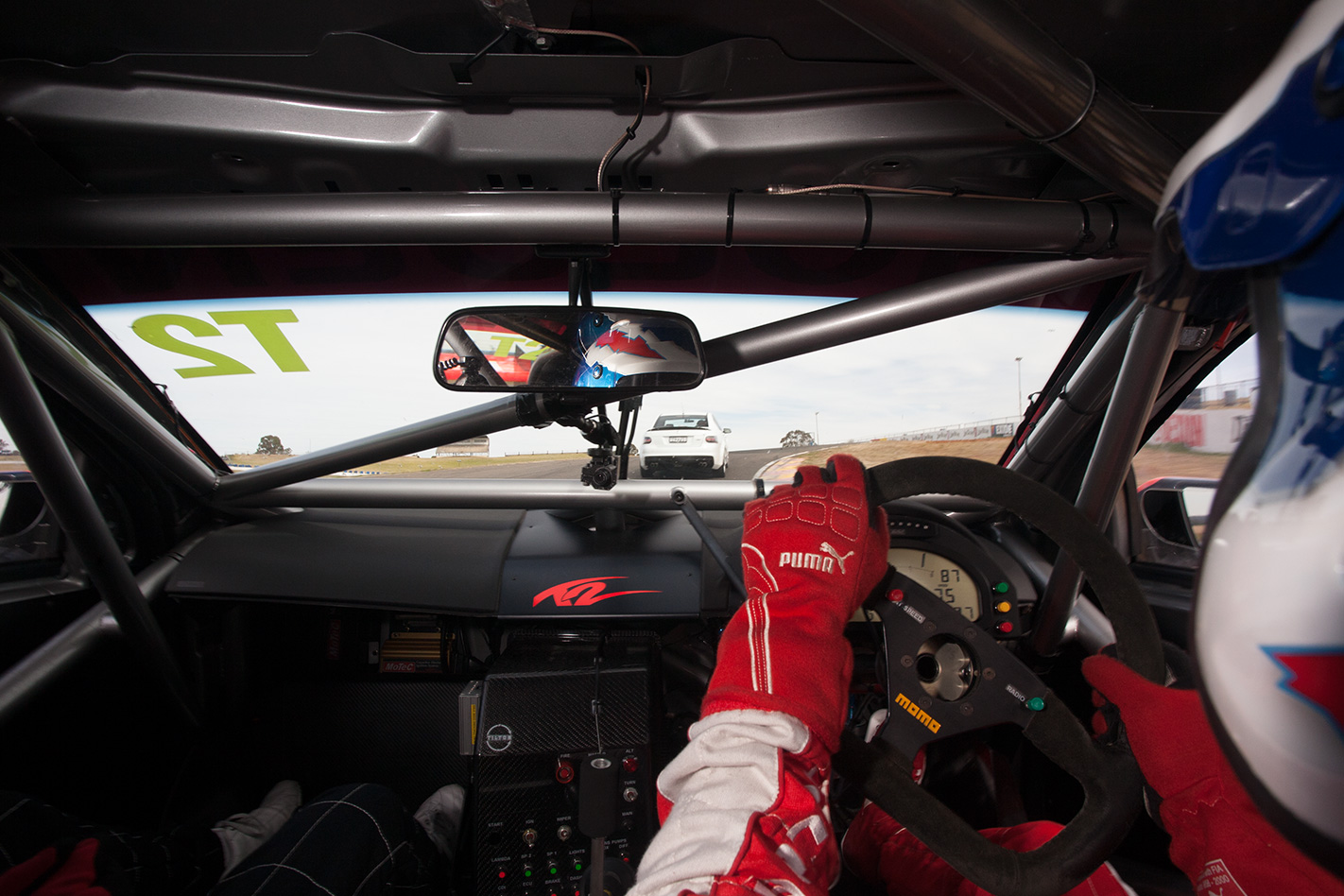 HSV-V8-Supercar-interior.jpg