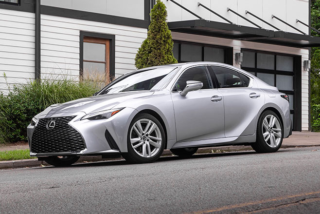 https://d3lp4xedbqa8a5.cloudfront.net/s3/digital-cougar-assets/whichcar/2020/10/16/-1/2021-Lexus-IS-Luxury.jpg