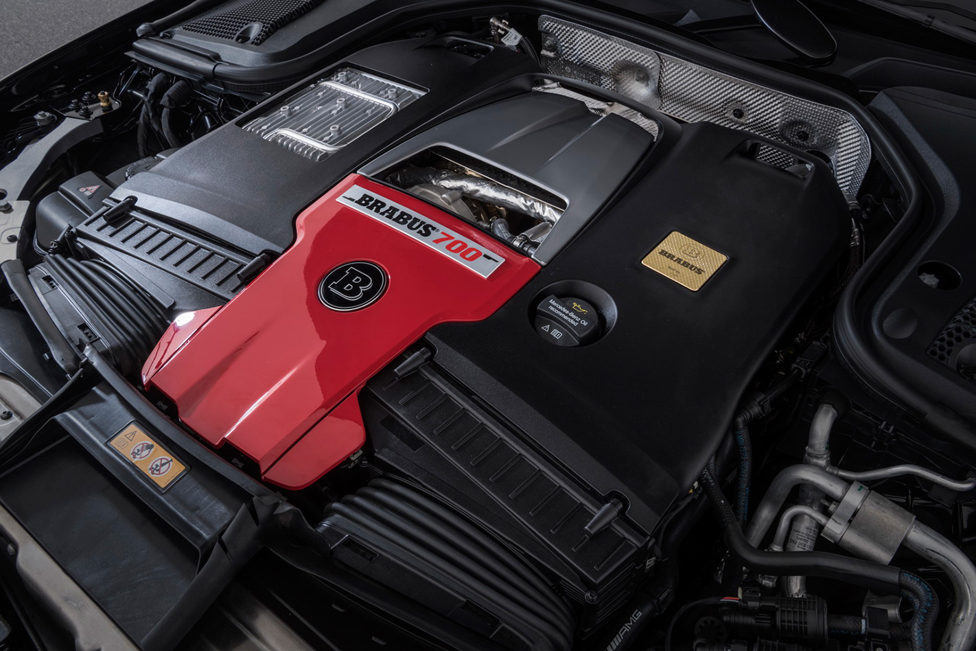 Mercedes-AMG-E63-based-Brabus-700-engine.jpg