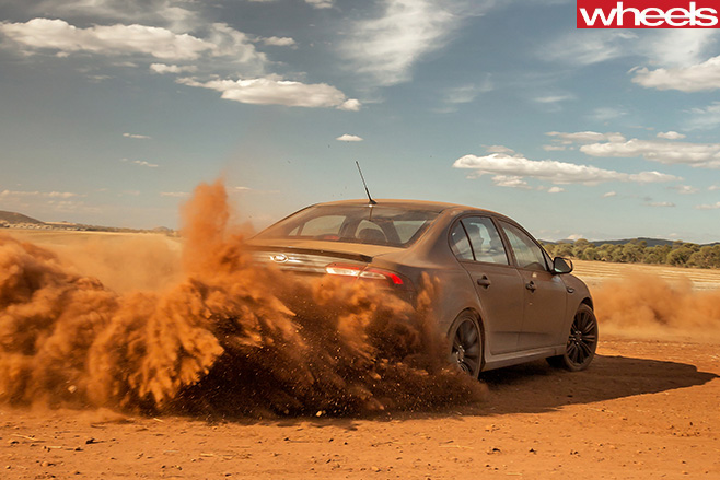 Ford -Falcon -XR8-Sprint -dirt -drifting -rear