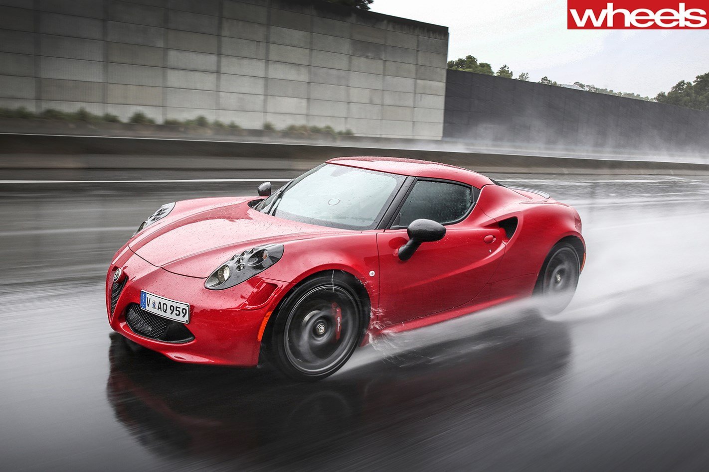 Alfa -romeo -4c -driving -wet