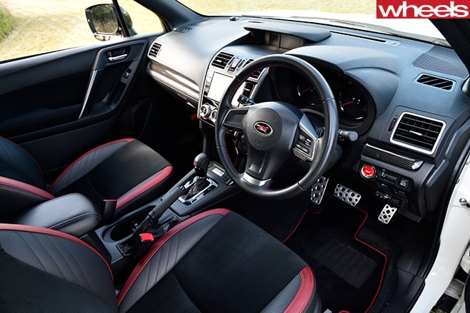 Subaru -Forester -STI-interior
