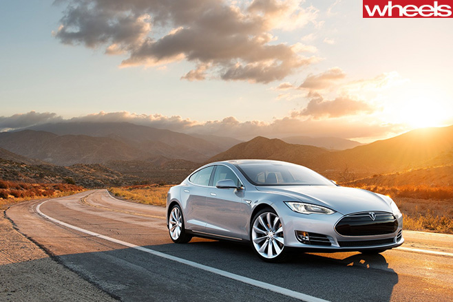 Tesla -Model -S-2013-side -front
