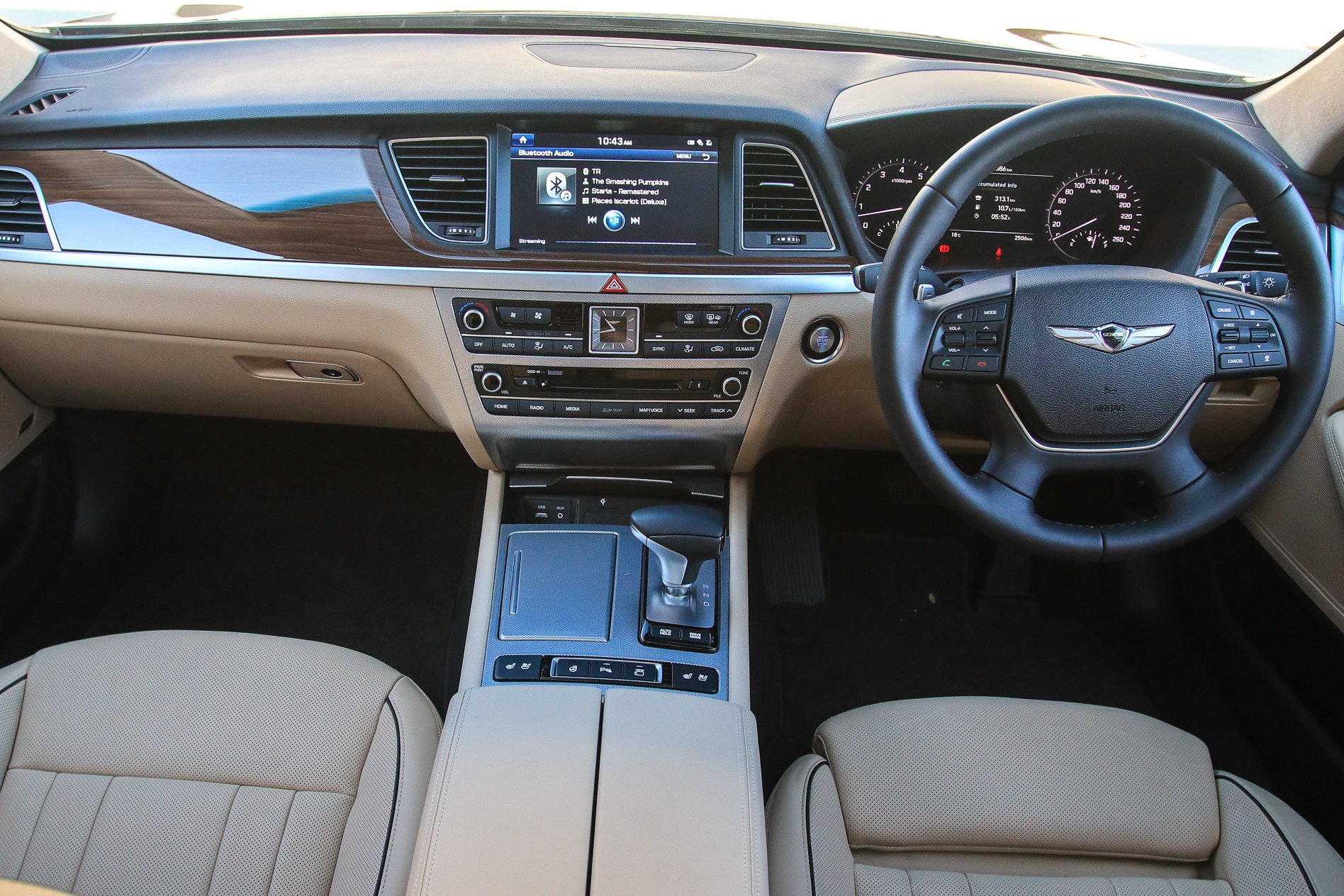 Genesis G80 2019 dash