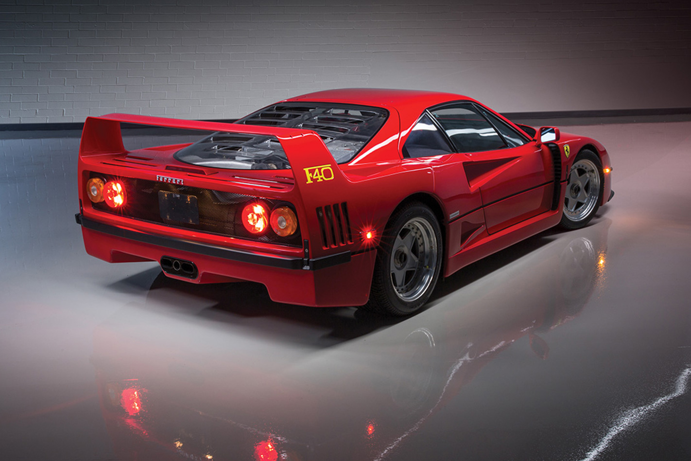1991-Ferrari-F40-tailights.jpg