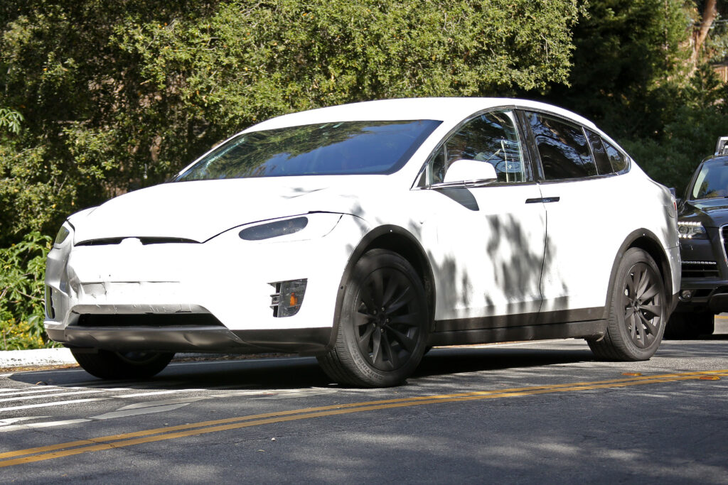 2016 Tesla Model X spy pics
