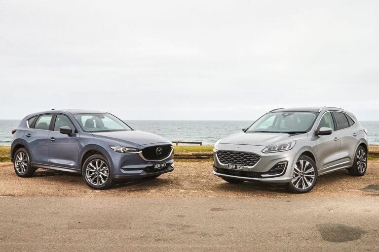 Mazda CX-5 Akera Turbo v Ford Escape Vignale AWD