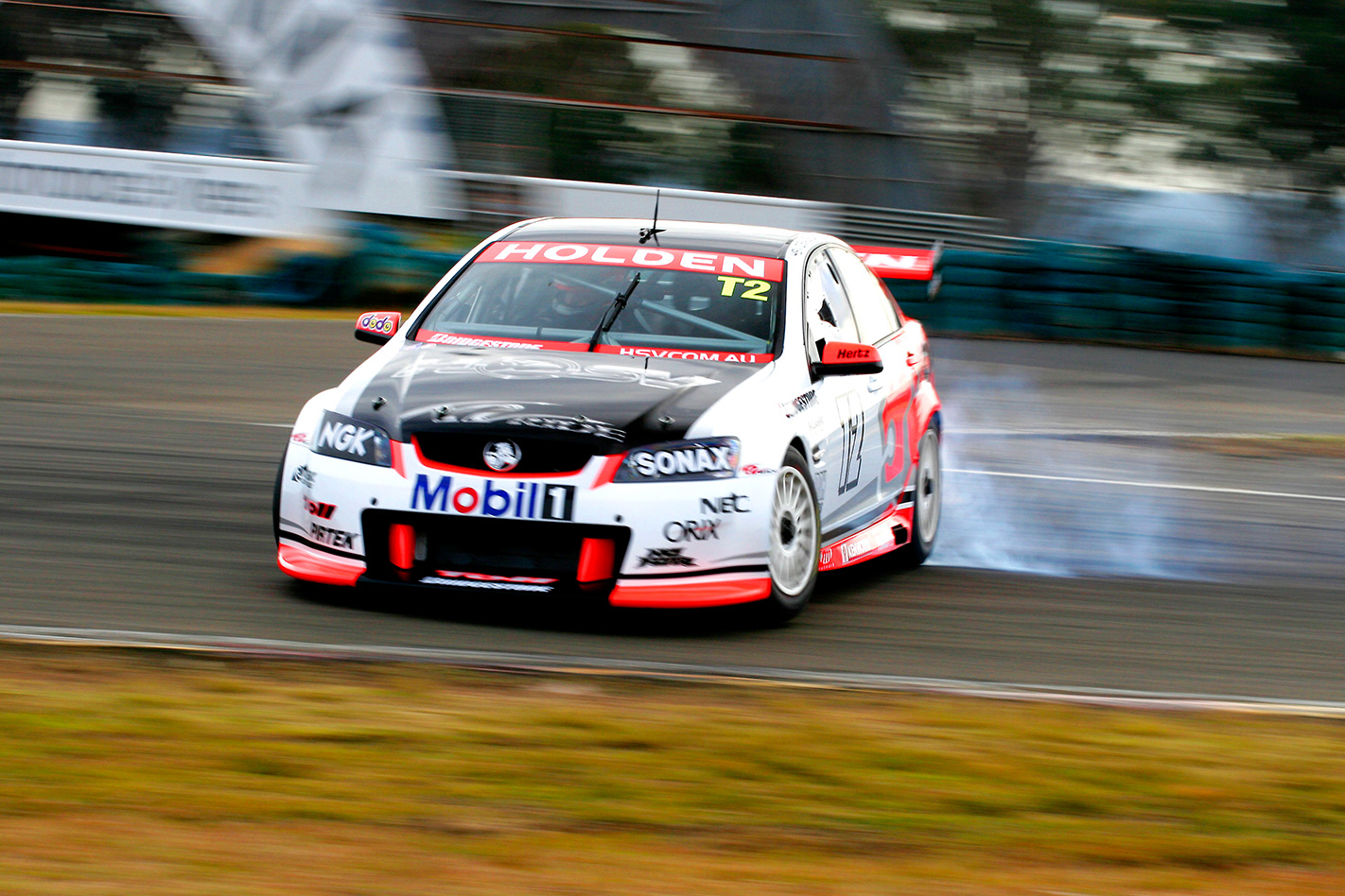 HSV-V8-Supercar-drifting.jpg
