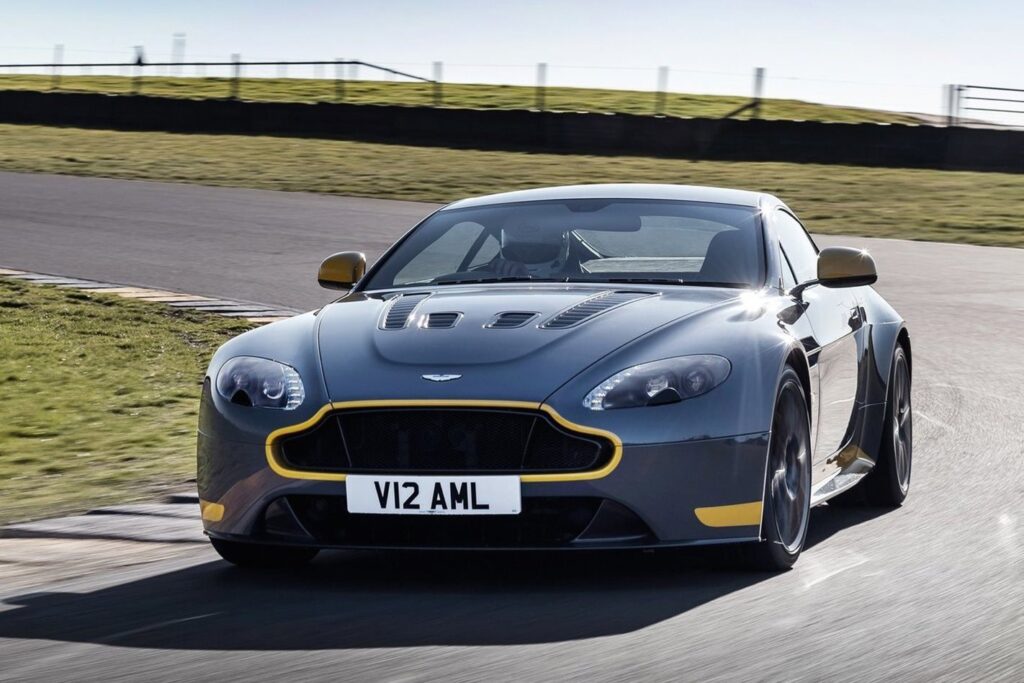 Aston Martin V12 Vantage S adds seven-speed manual