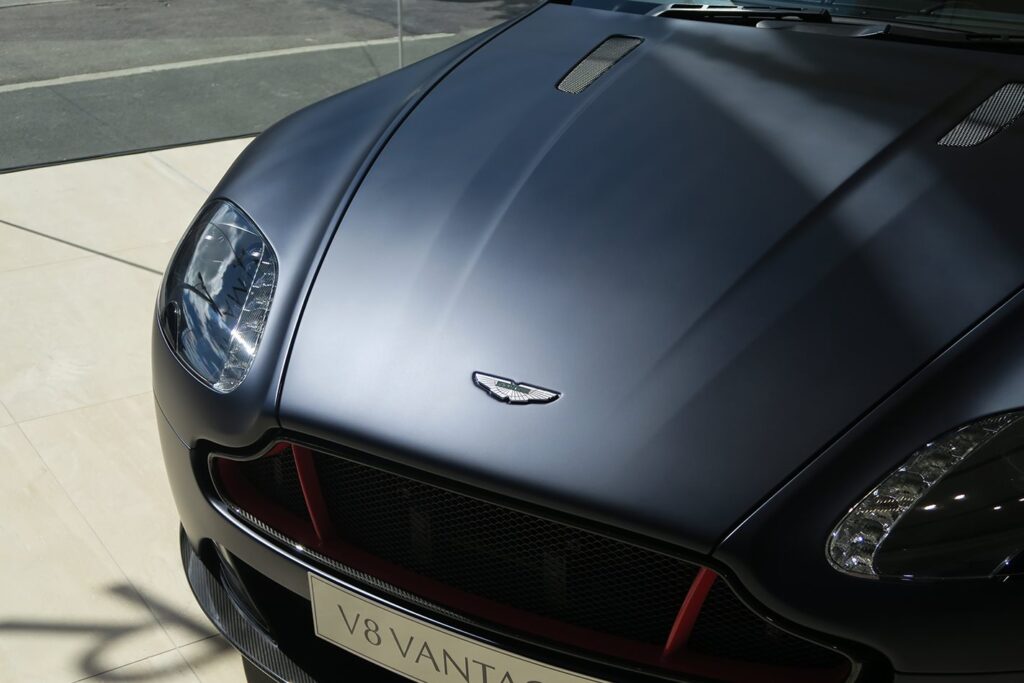AM V8 Header Big