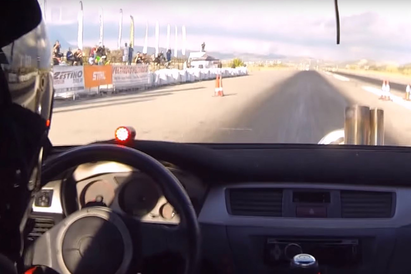 Mitsubishi Lancer Evolution IX drag racing