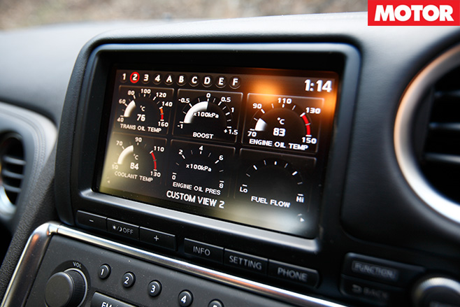 Nissan -GT-R-dash -screen