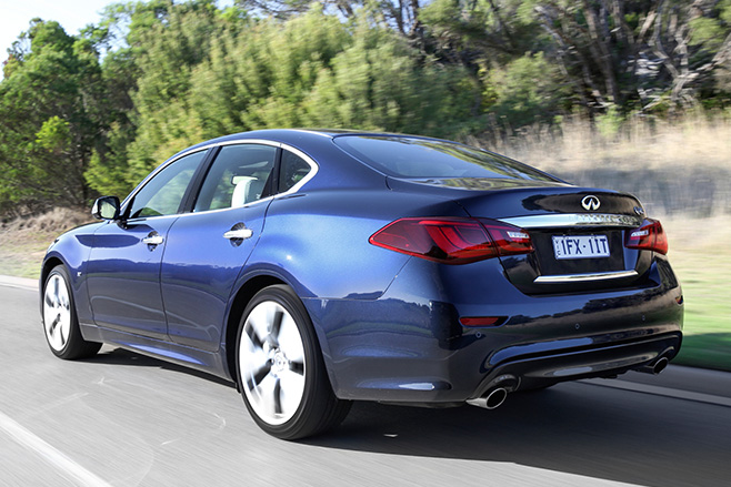 Infiniti -Q70-rear -driving