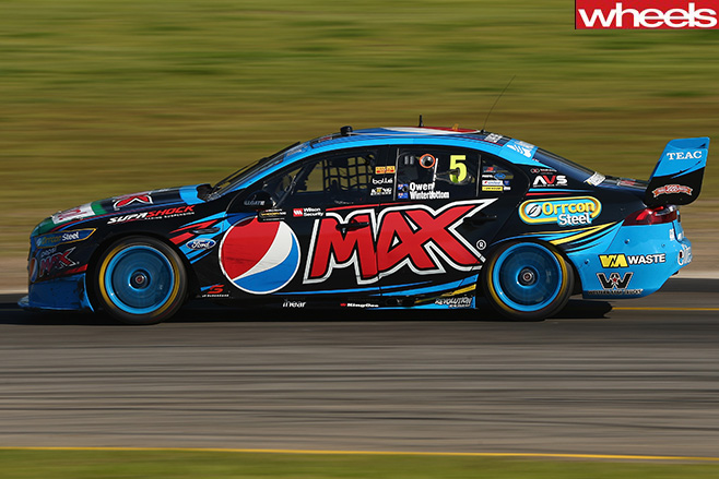 Mark -Winterbottom -and -Steve -Owen -lead -race