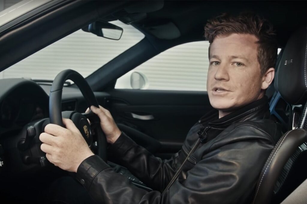 Porsche teaches the perfect driving position