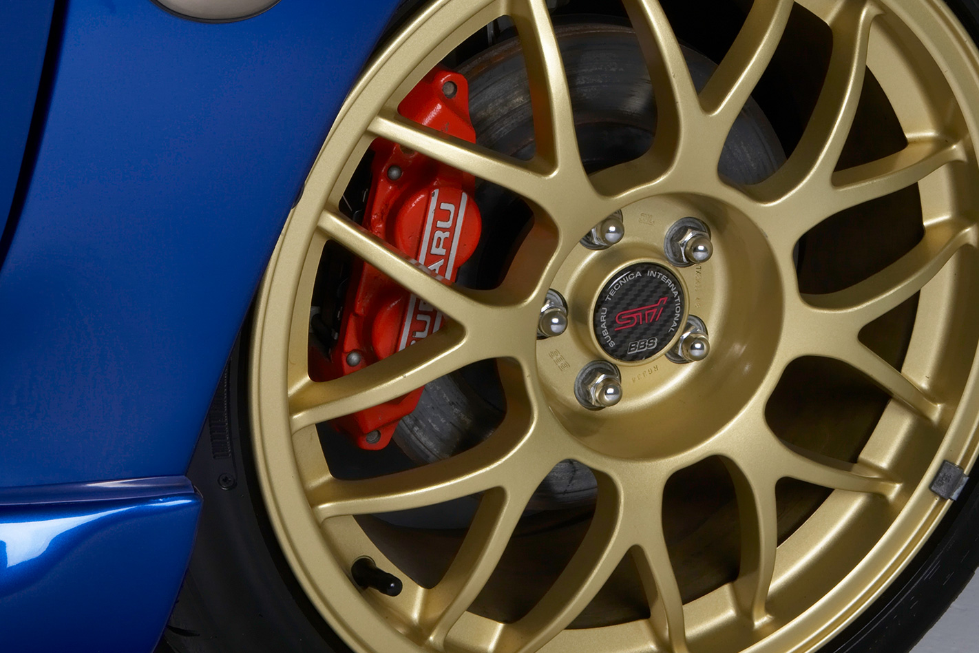 1999-Subaru-WRX-STi-22B-hubcap.jpg