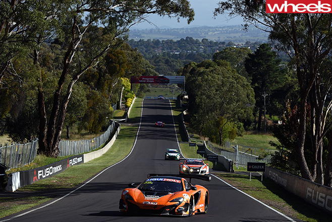 Bathurst -12-hour -Van -Gisbergen -driving -Mclaren -leading