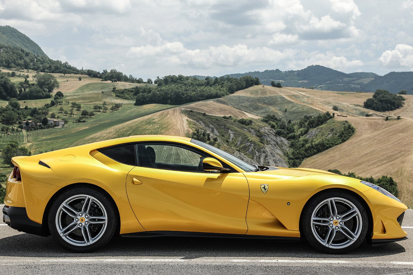 Ferrari 812 Superfast side profile