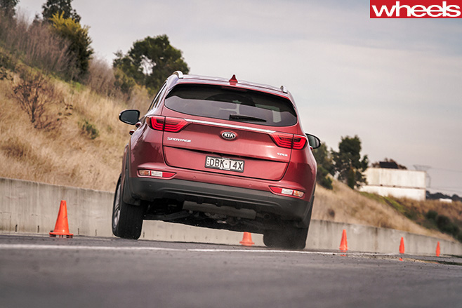 Kia -Sportage -slalom