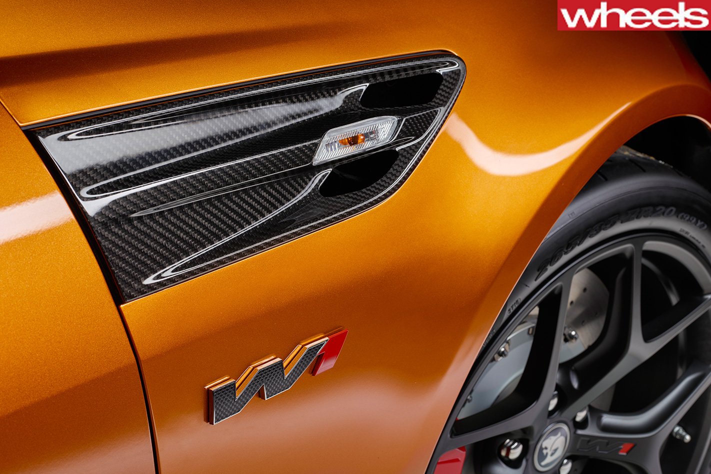 HSV GTSR W1 FENDER VENT DETAIL