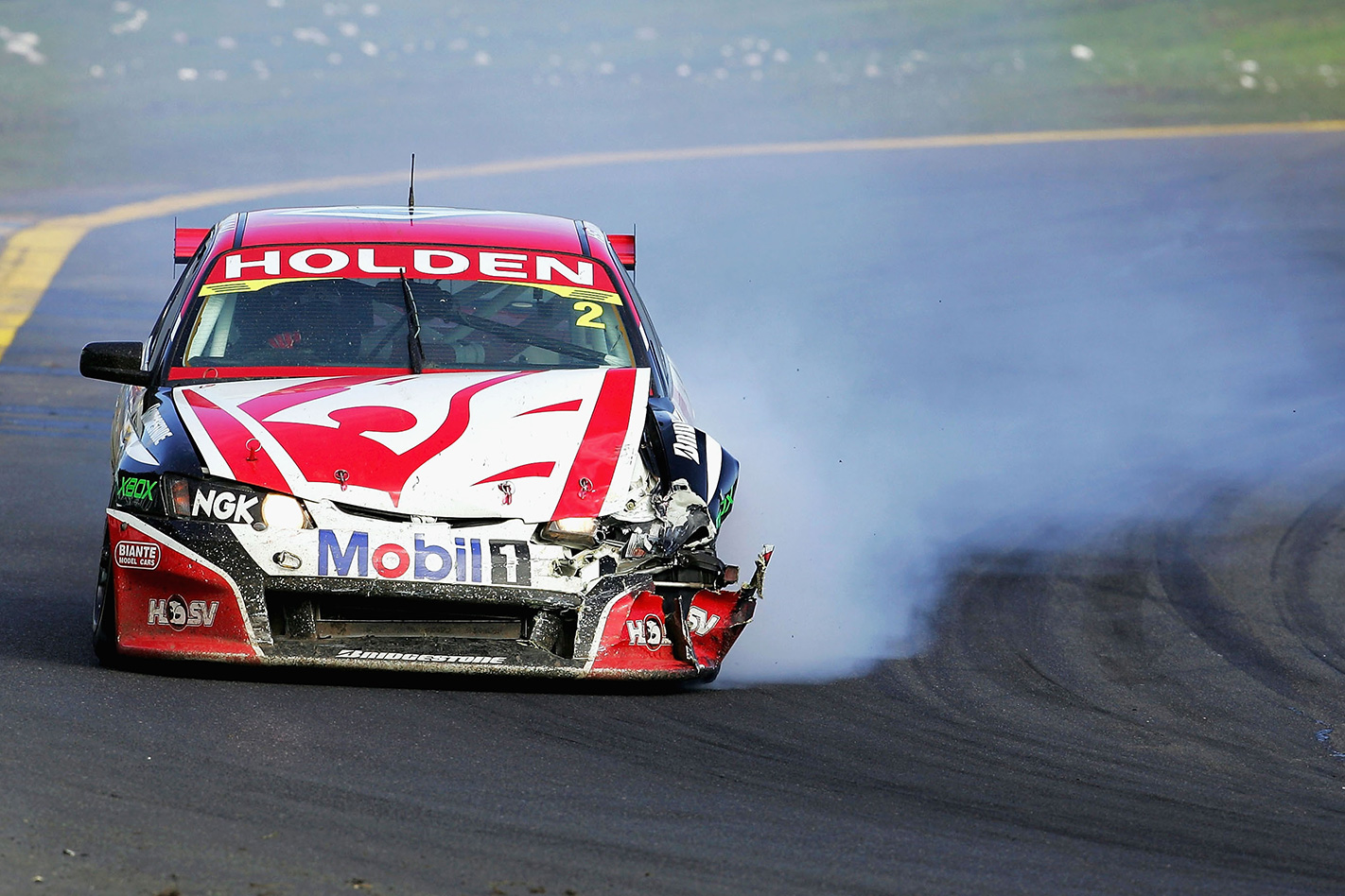 Mark-Skaife-crashed-HSV-VE-Commodore.jpg