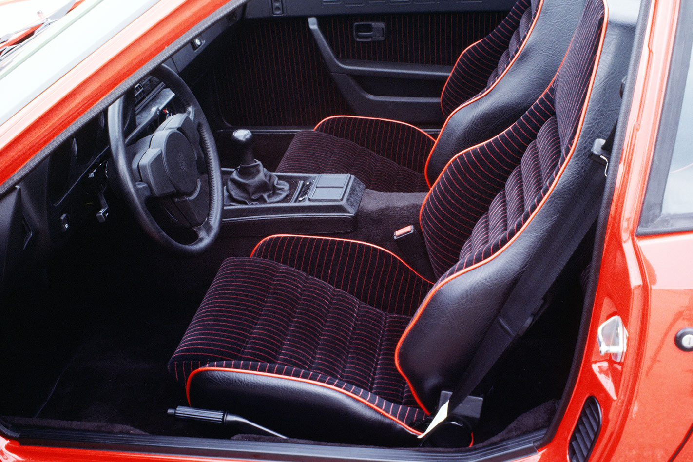 Porsche Carrera GT interior