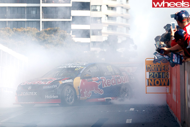 Van -Gisbergen -burnout -side -front