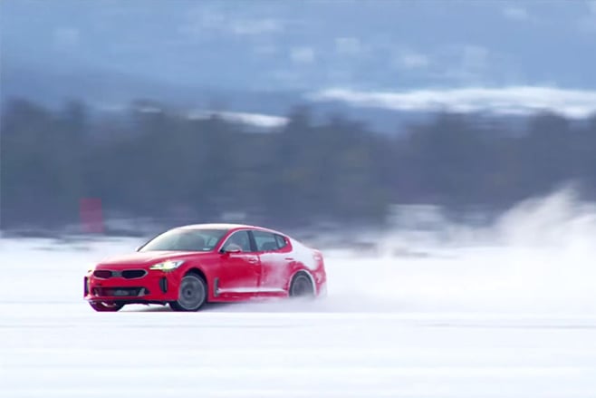 2017 kia stinger snow drift
