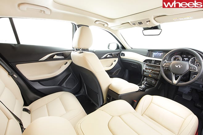 Infiniti -Q30-interior