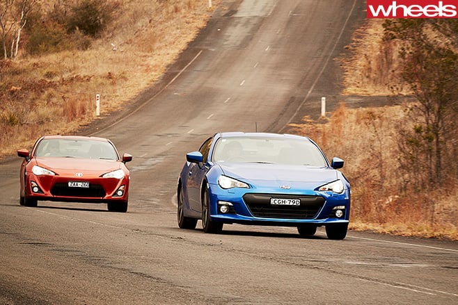 Subaru -BRZ-and -Toyota -86-driving
